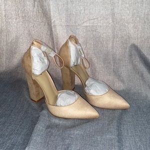 NEW / Never Worn Aldo Cream Heels size 7.
